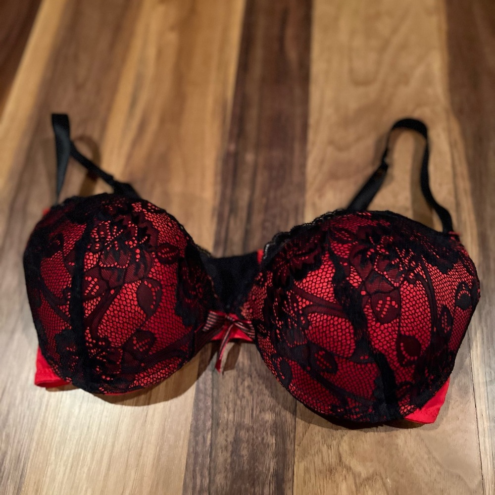 Sophie B red and black sexy lace bra. 36DD. Worn once